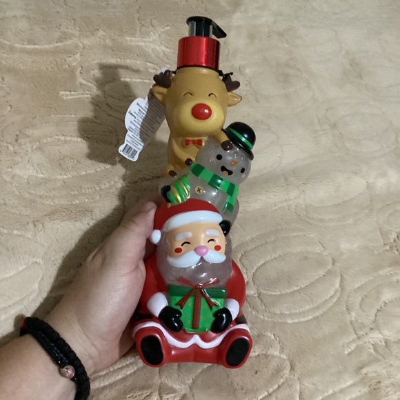 New Good Housekeeping Refillable Soap- santa Reindeer snow,an- Milk chocolate - Picture 1 of 7